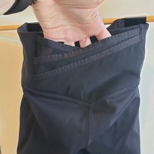 Black high-waisted Capri athletic/yoga legging